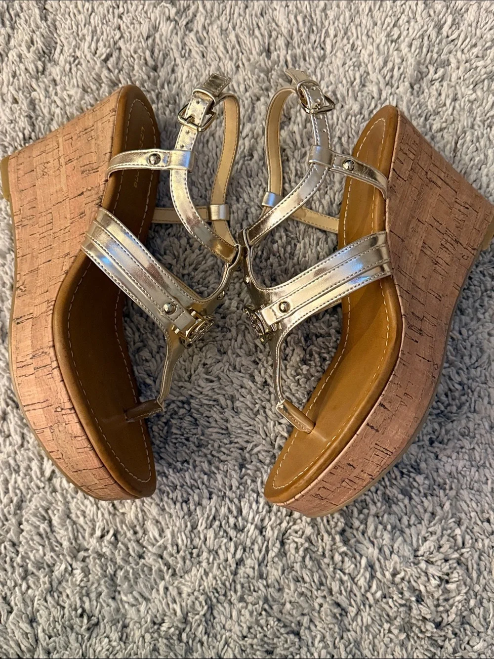Liz Claiborne Metallic Gold T-Strap Sandals